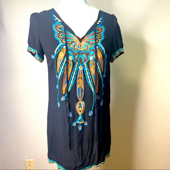 Papillon Blanc Tops - Papillon butterfly embroidered boho top